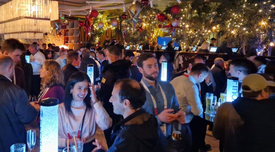 “198万现金藏拉杆箱里带回家”,一落马官员受贿细节曝光