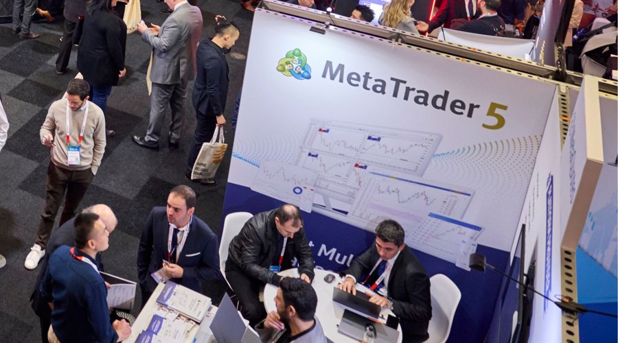 外交部发言人就泰国宪法法院裁决佩通坦总理解职答记者问